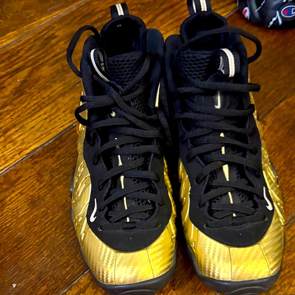 Nike Kids Black and Gold Sneakers